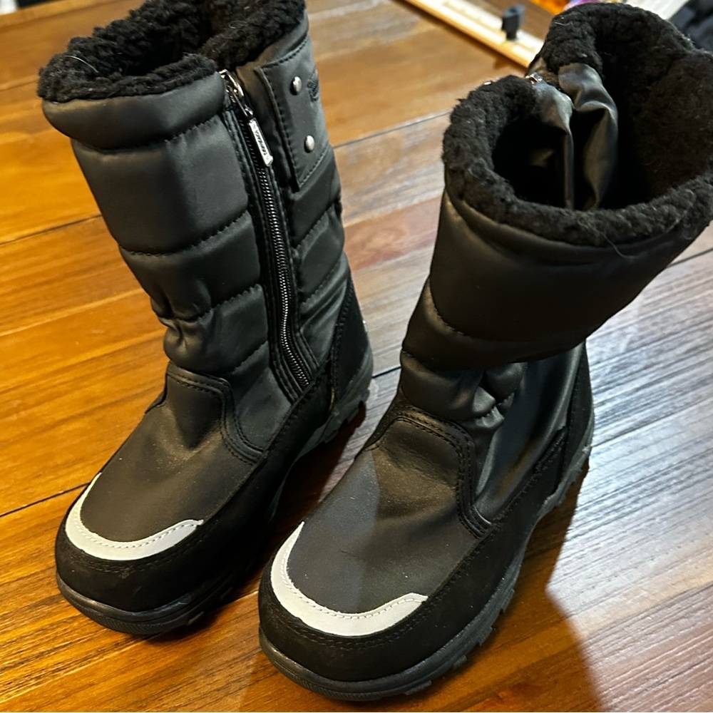 Khombu snow boots waterproof‎ in great condition 12 m